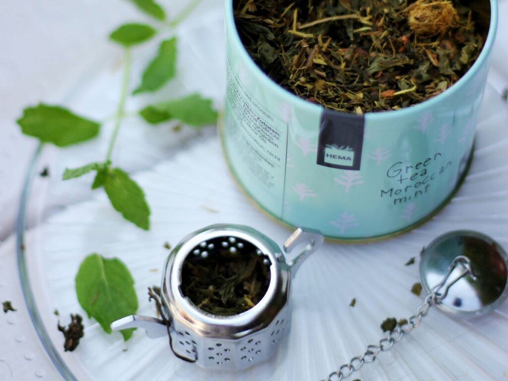 Tin Containers for Gift Packaging