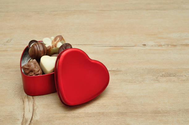 chocolate-gift-tin-box-for-holiday